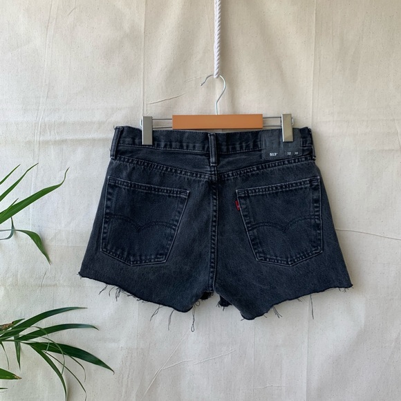 Levi’s 513’s dark wash denim shorts, size 3 - Picture 3 of 4